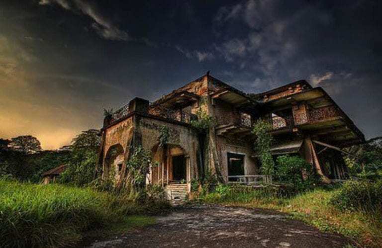 Самые дорогие заброшенные здания в мире