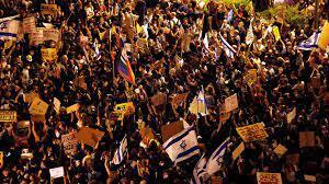 Нетаньяху раскритиковал «анархистов», устроивших массовую акцию протеста возле салона с женой внутри