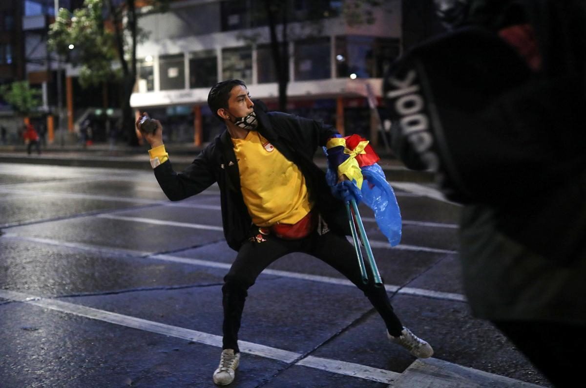 Протесты : в Колумбии взяты в заложники 79 полицейских