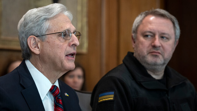 Главный прокурор США неожиданно посетил Украину