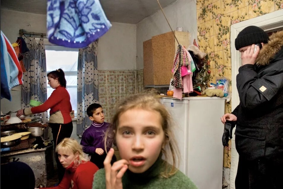 Почему Россия помогает чужим странам, а свои граждане живут в нищете?