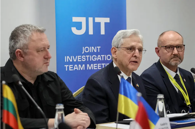 Генеральный прокурор США встречается с Зеленским во время неожиданного визита в Украину