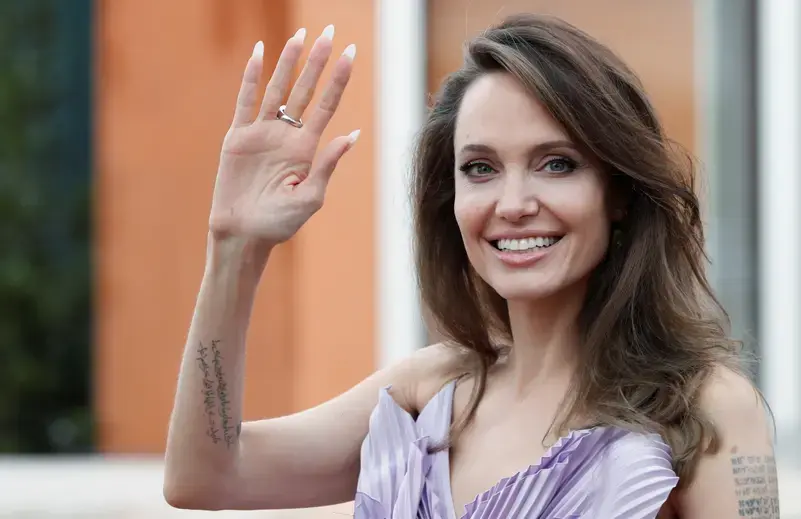 Анджелина Джоли рассказывает о своей попытке самоубийства