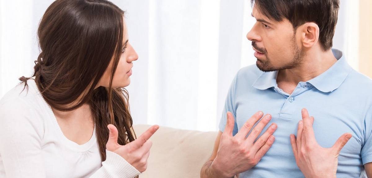 Как должен реагировать мужчина на эмоции, истерики женщины.