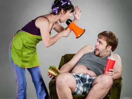 Как должен реагировать мужчина на эмоции, истерики женщины.