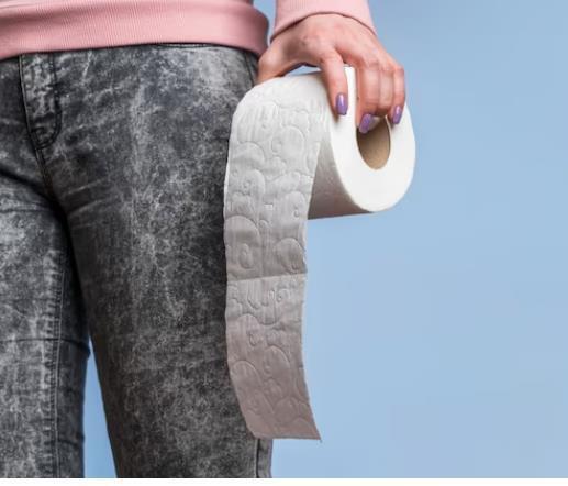 Место туалетной бумаги могут занять мятые газеты или плотная ткань. Почему исчезает привычное гигиеническое изделие