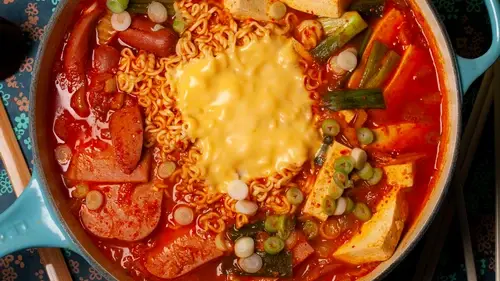Рецепт Будэ Джигэ 부대찌개 (корейское армейское рагу)