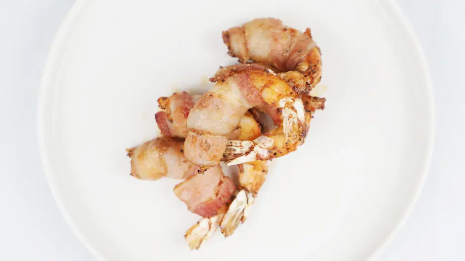 Обжаренные креветки с беконом (кето)