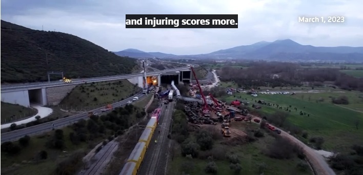 Греки протестуют из-за смертельного крушения поезда, начальник станции заключен в тюрьму до суда