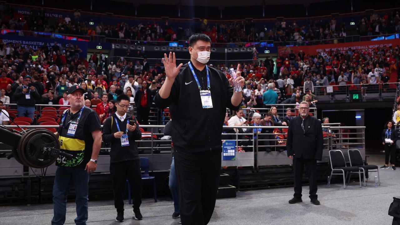 Яо Мин попал под перекрестный огонь: китайская баскетбольная команда покидает высшую лигу накануне возобновления работы Covid