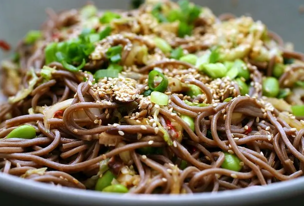 Острая лапша соба с шиитаке