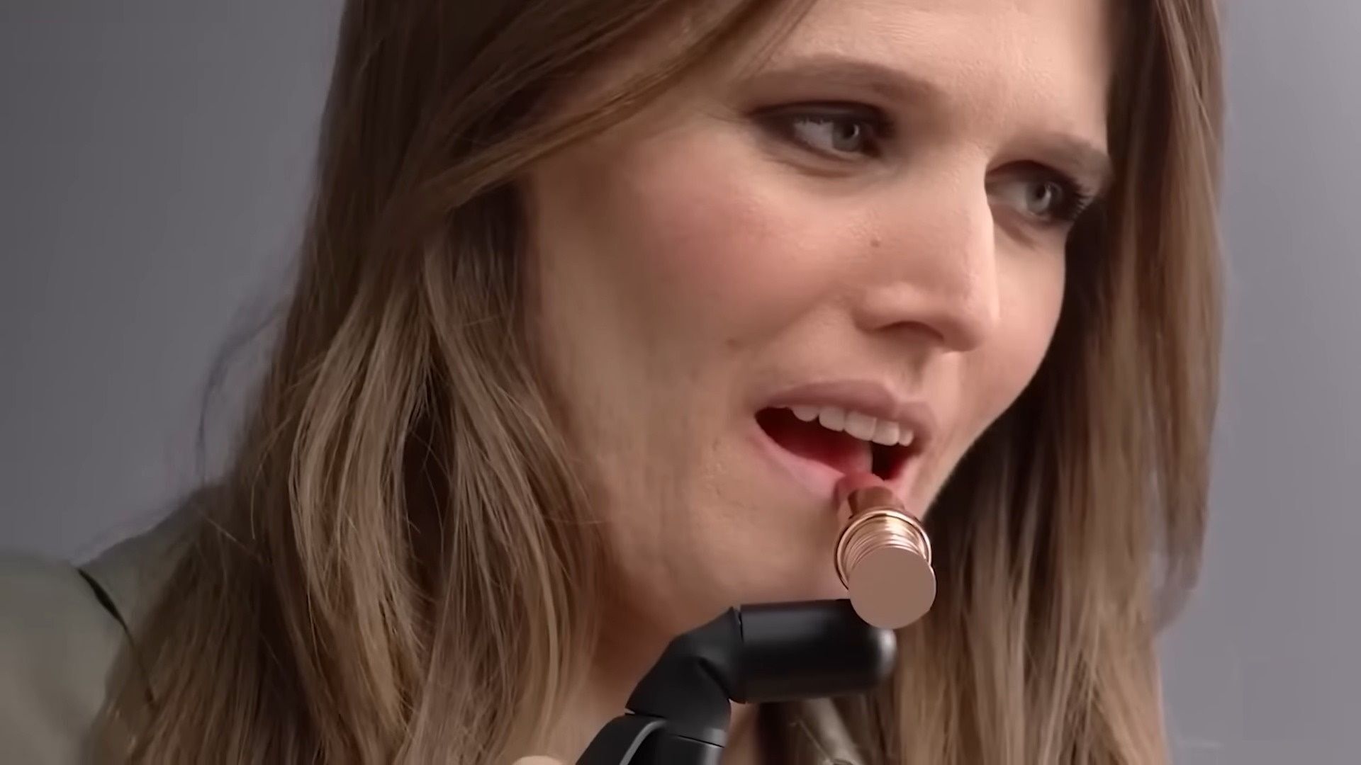 Лореаль представила на CS новую технологию создания бровей