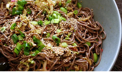 Острая лапша соба с шиитаке