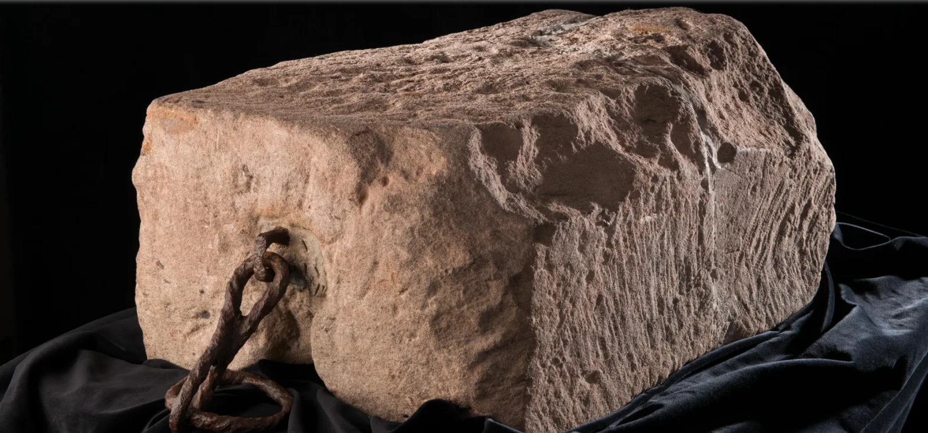 Спорная история коронационного камня