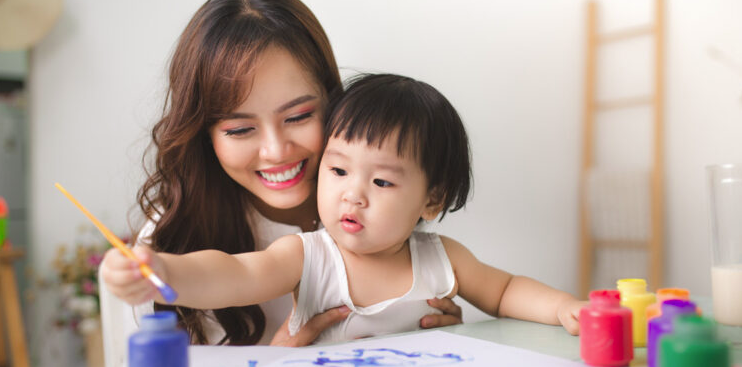 Привлекательные женщины обладают большей властью в своих семьях, показало исследование