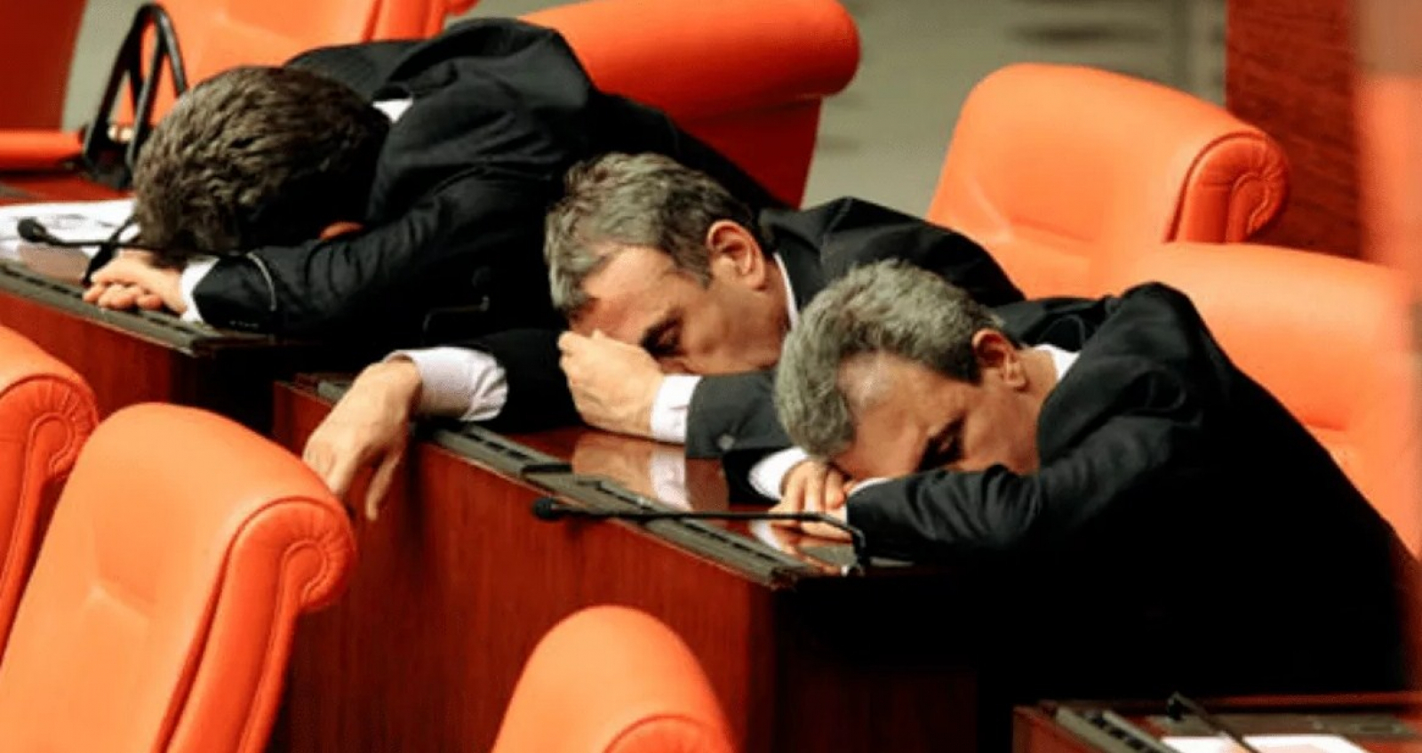 Народ ждёт от президента изменений в кадровой политике. Вы верите, что Путин в 2023 году начнёт увольнять нерадивых чиновников?