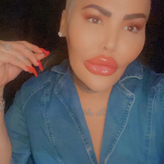 Мужчина потратил 100 000 фунтов стерлингов на создание собственного лица Ким Кардашьян | Make Me A Famous Face