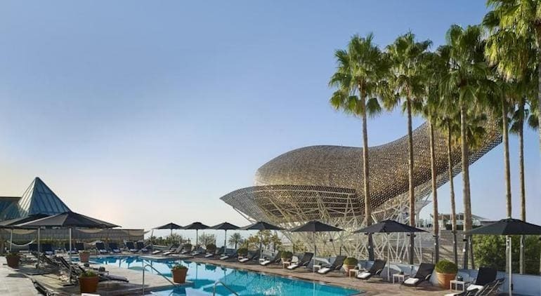 10 самых красивых бассейнов на крыше в мире!