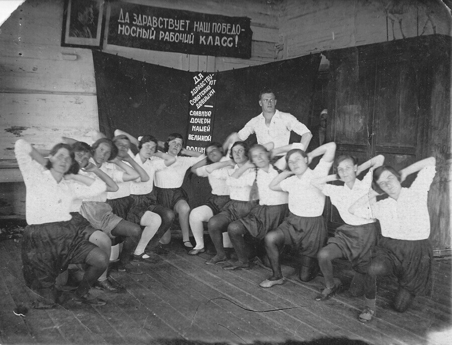 От революции к цветам: как развивалось 8 марта в СССР (ФОТО)