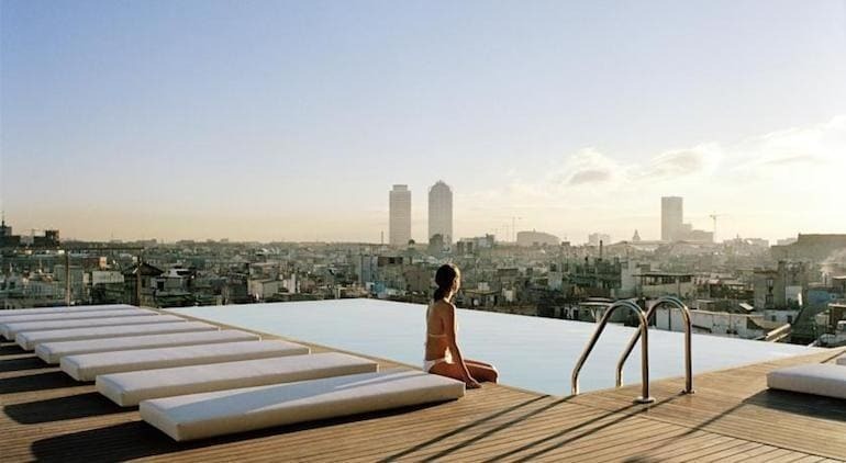 10 самых красивых бассейнов на крыше в мире!