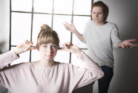 3 причины, по которым ваш взрослый ребенок относится к вам как к грязи