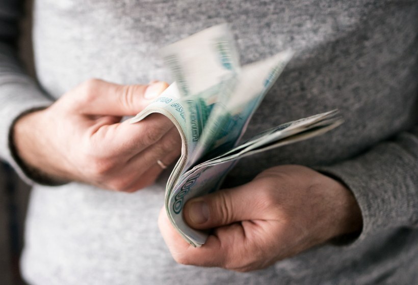 Законно ли решение ПФР снизить пенсионные выплаты матери ребенка-инвалида, если она устроилась на работу?