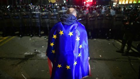 Парламент Грузии официально отменил законопроект об "иностранном влиянии", который вызвал масштабные протесты