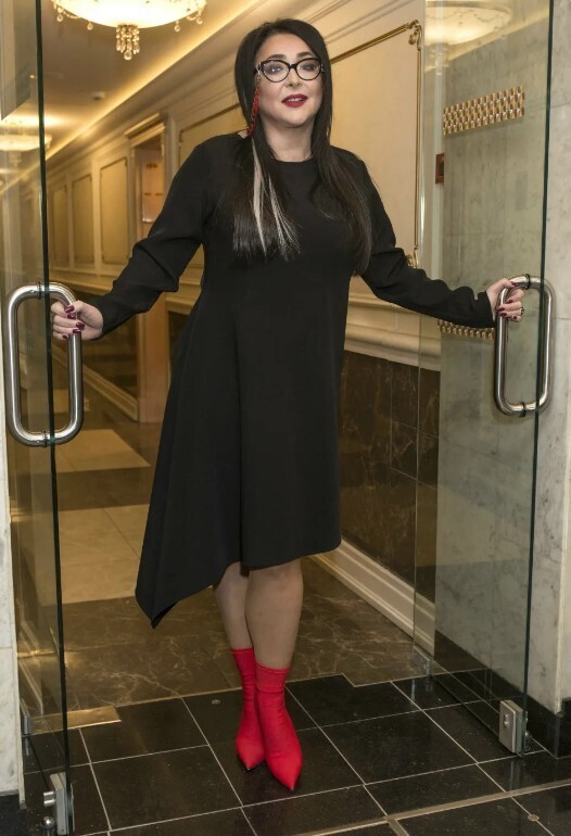 Уже год вместе. Почему Лолита Милявская прячет избранника от фанатов