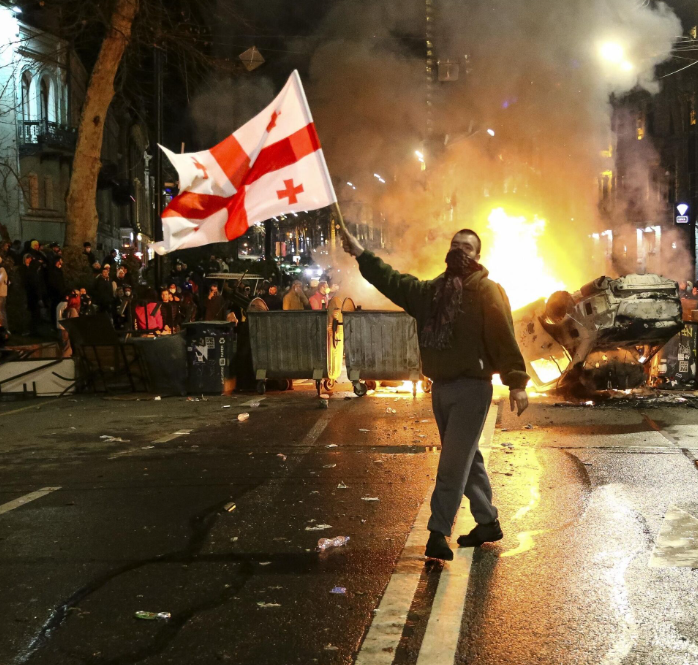Как Грузия отказалась от законопроекта "об иноагентах" под давлением международного сообщества и масштабных протестов