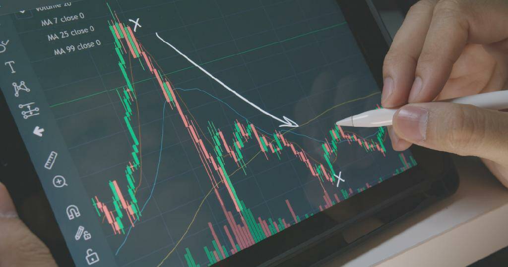 Трейдер Altcoin открыл шорт на эти 2 монеты: он заработал миллионы!