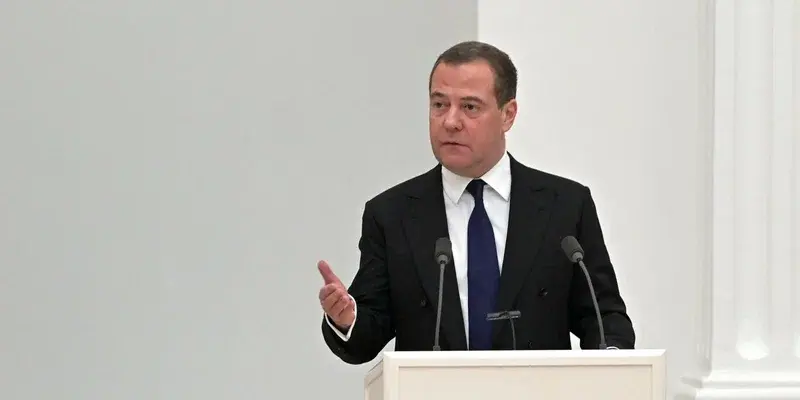 Зампред Совбеза Медведев призвал переименовать Украину в Schweinisch Bandera-Reich