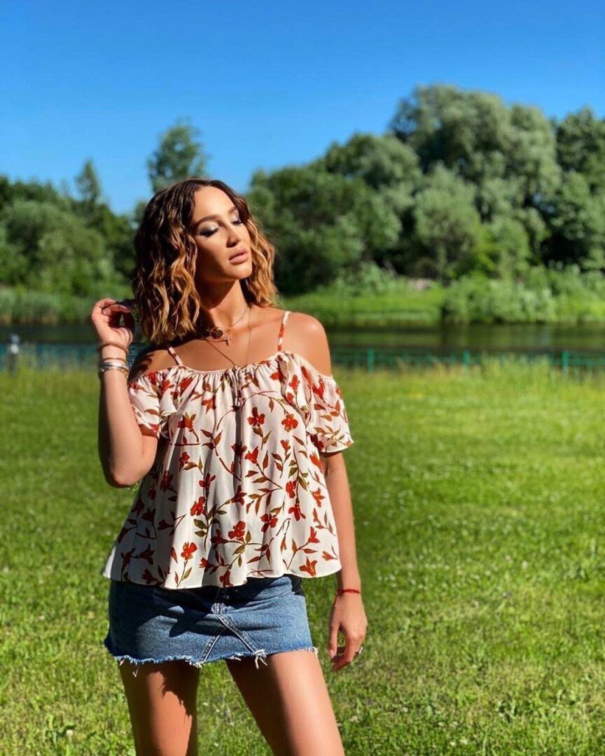 Фанаты в восторге от фото Ольги Бузовой в купальнике, но их смущает одна деталь