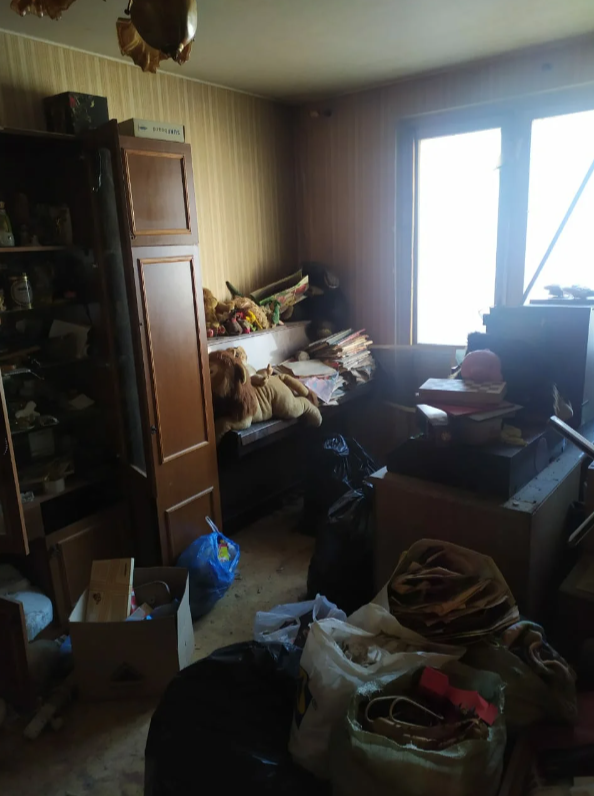 Как выглядит антисанитарная квартира в Москве, которую отказываются убирать клининговые компании. Почему? Фото этой квартиры