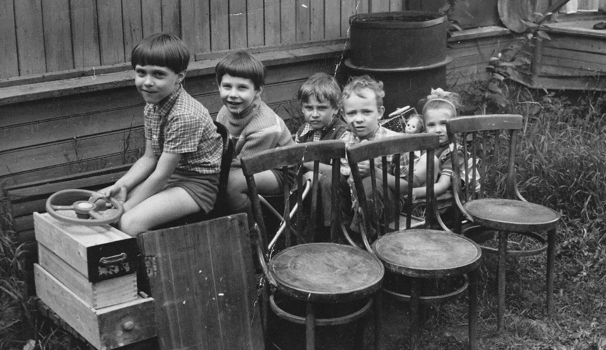 Вперёд, в прошлое, которое пробивает на ностальгию