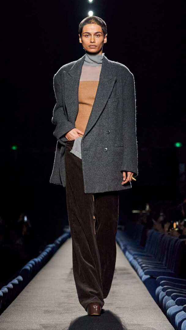 Яркие моменты Парижской недели моды: дикие лошади, роботы-собаки и множество форм спортивной одежды