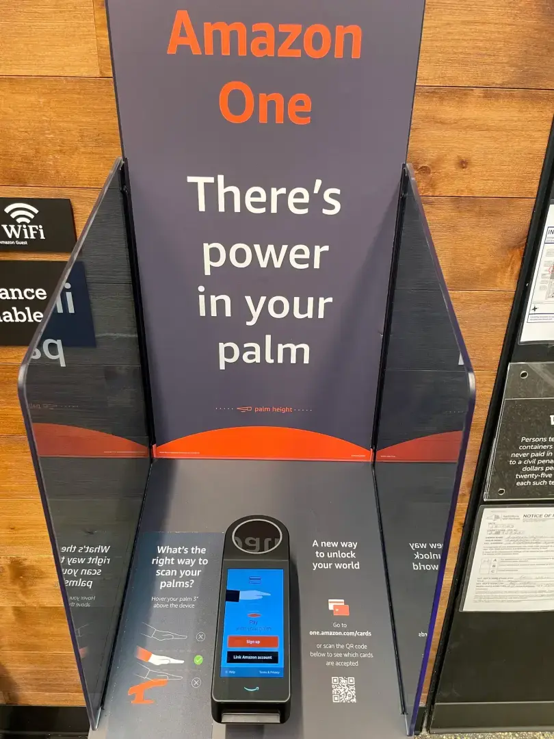 Какие магазины сканируют ваше лицо? Никто не знает.