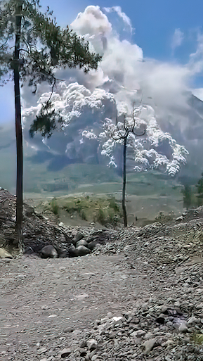 Извержение вулкана Мерапи на Яве: потоки лавы вызывают тревогу