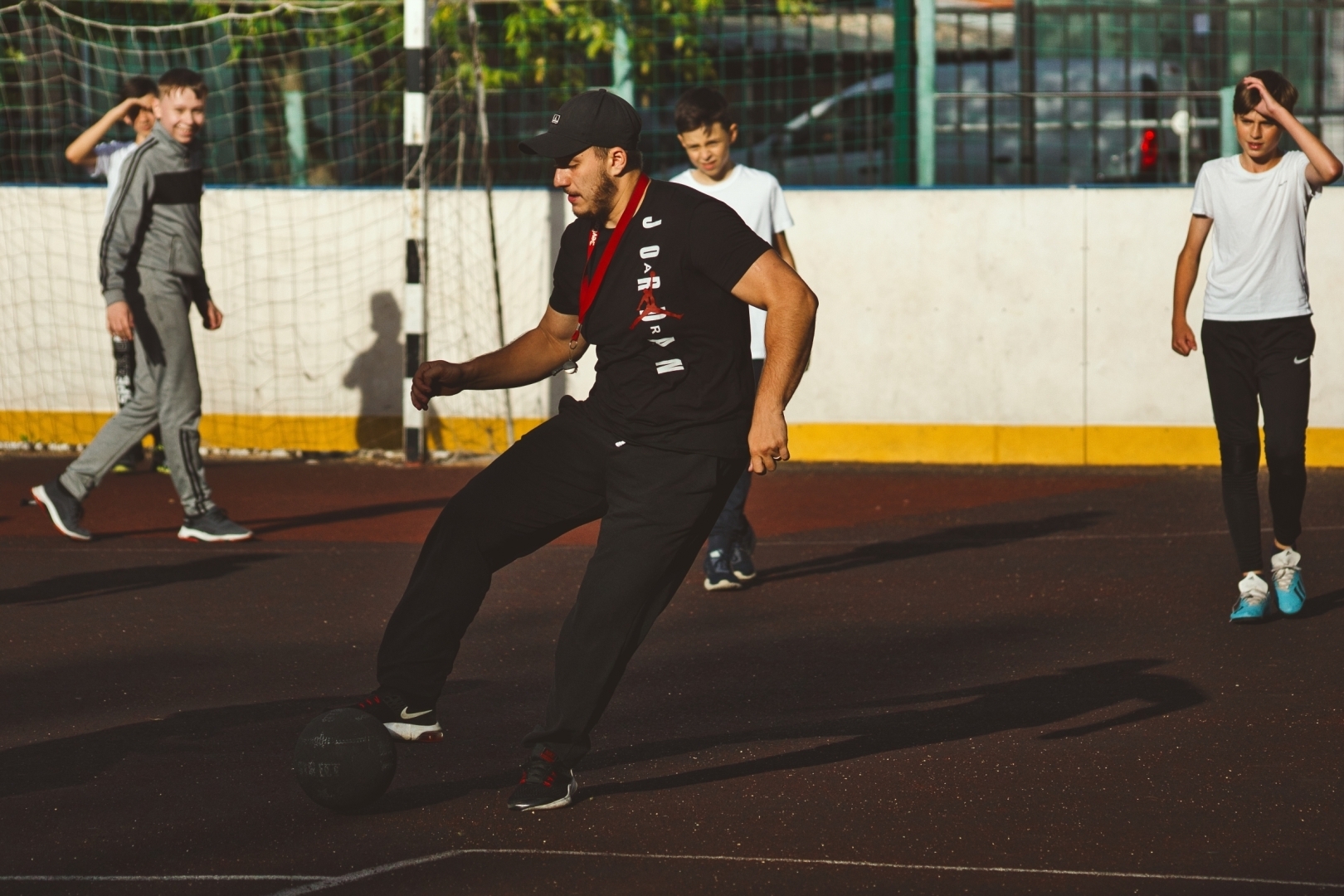 Самый популярный вид спорта среди подростков.