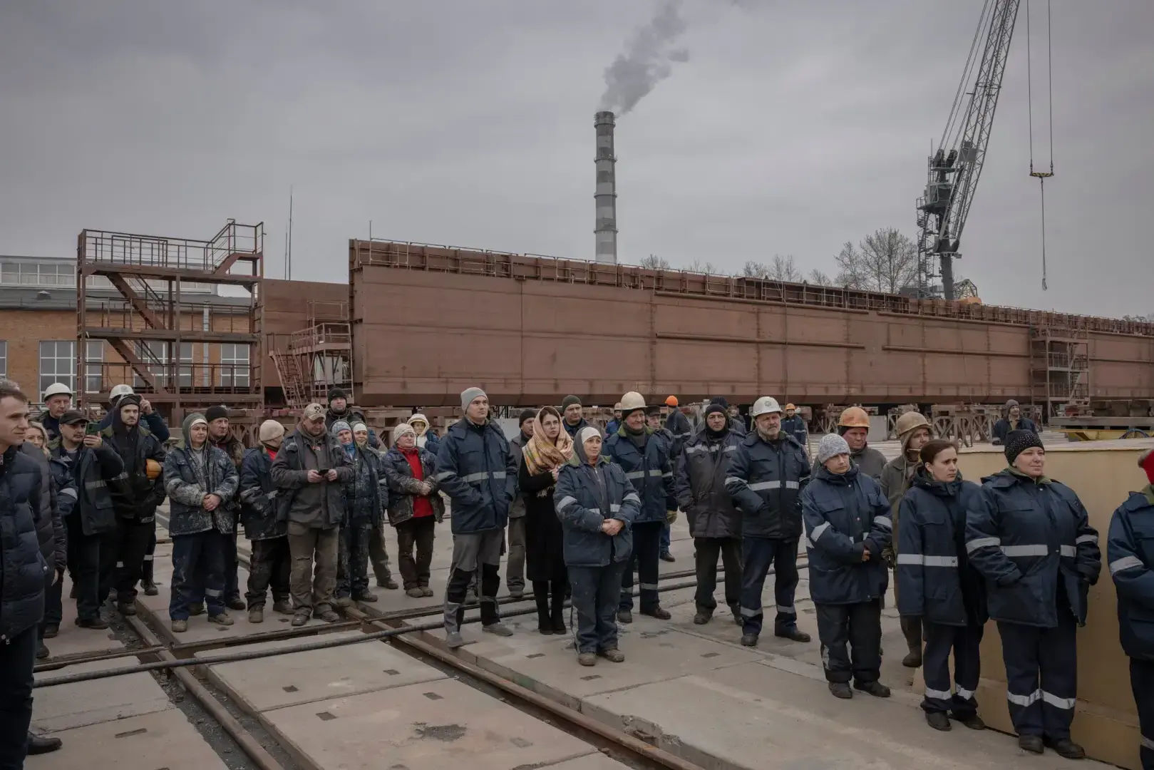 На полях, засеянных бомбами, украинские фермеры рискуют собрать смертельный урожай