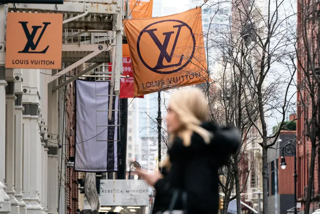 Какие магазины сканируют ваше лицо? Никто не знает.