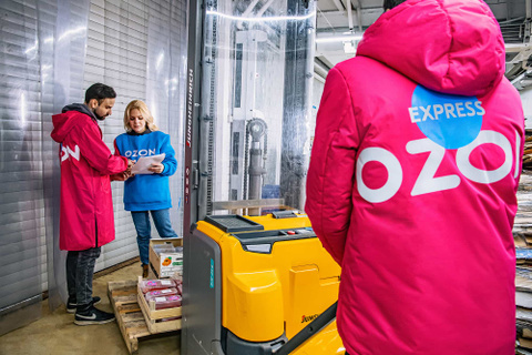 Работа пешим курьером в Озон