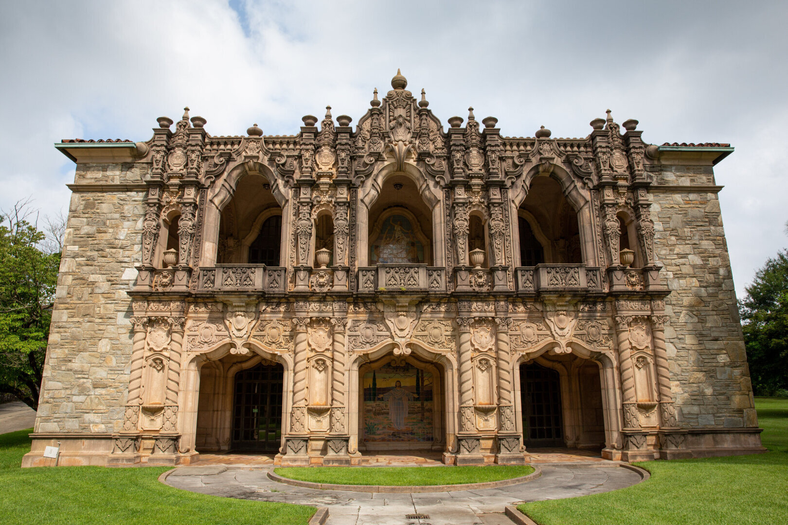 Исследование величайших городов мира: Скрытые жемчужины и достопримечательности, обязательные для посещения