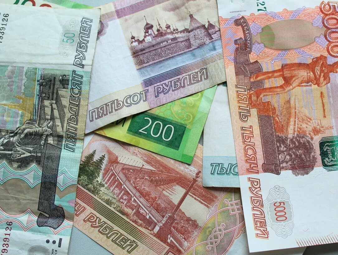 Стоит ли держать в 2023 году деньги на рублевых вкладах