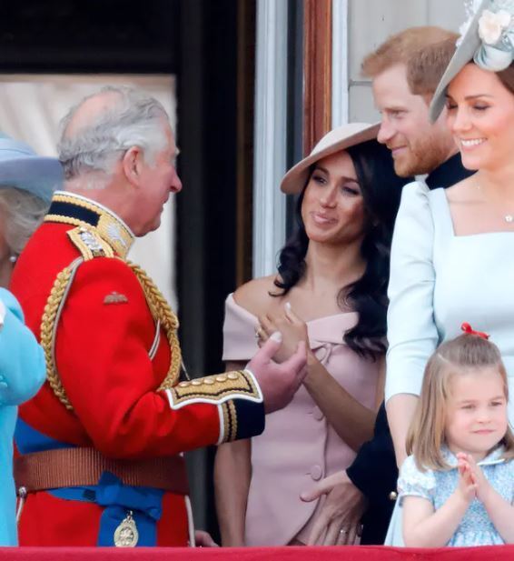 Король Карл III написал записку своей внучке принцессе Лилибет!