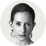 Сколько кожи я должна показывать под прозрачным платьем?