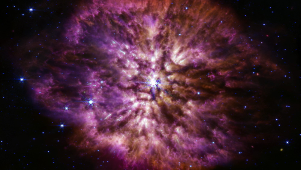 Телескоп "Уэбба" сфотографировал звезду на грани взрыва