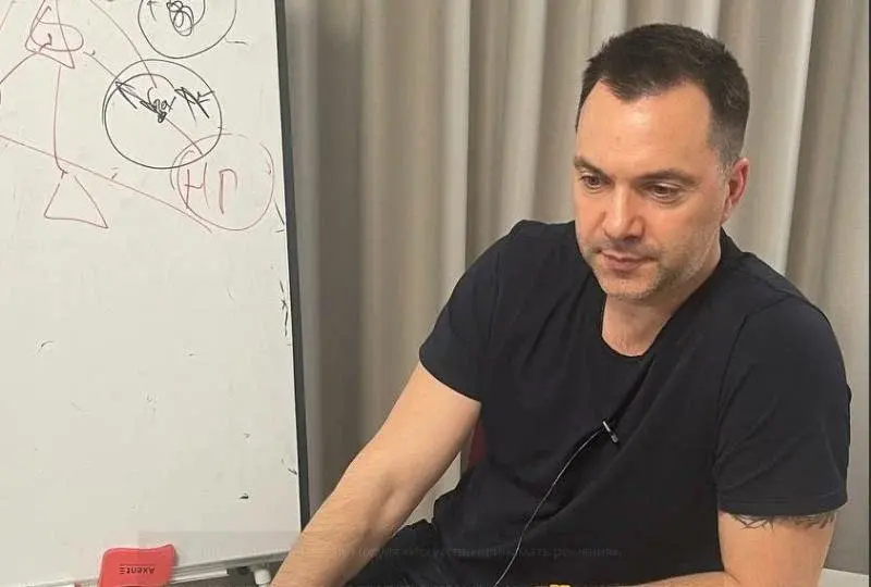 Арестович: Многие новые бригады, которые еще ни разу не были в бою, учатся воевать на практике