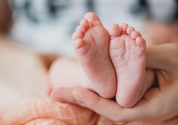 Имеет ли мать законное право не вписывать в свидетельство о рождении ребенка его биологического отца?