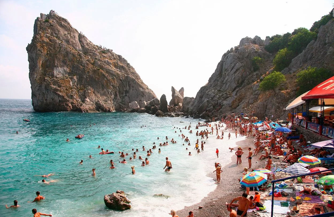 "Отдых в Крыму со скидками до 30%: программы лояльности от крымских отельеров"