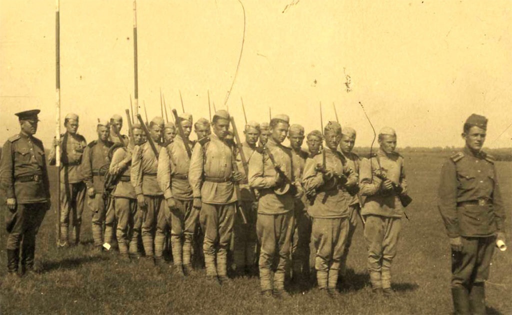 Знаете ли вы, что раньше солдаты обматывали ноги до колен матерчатыми лентами?